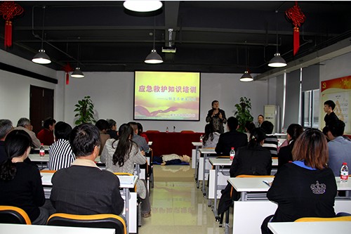 201310246686体育园党支部举办应急救护知识培训 (1).jpg
