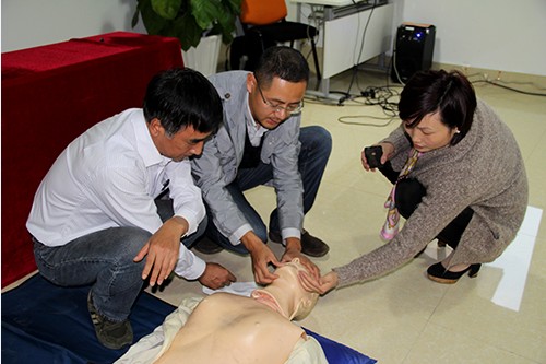 201310246686体育园党支部举办应急救护知识培训 (5).jpg