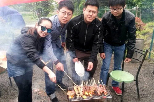 201404196686体育园党支部举行自驾游户外烧烤活动 (2).jpg