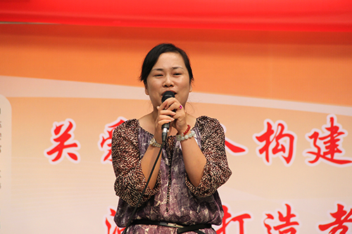 6686体育园党支部团委走访慰问七古登社区老人 (1).jpg