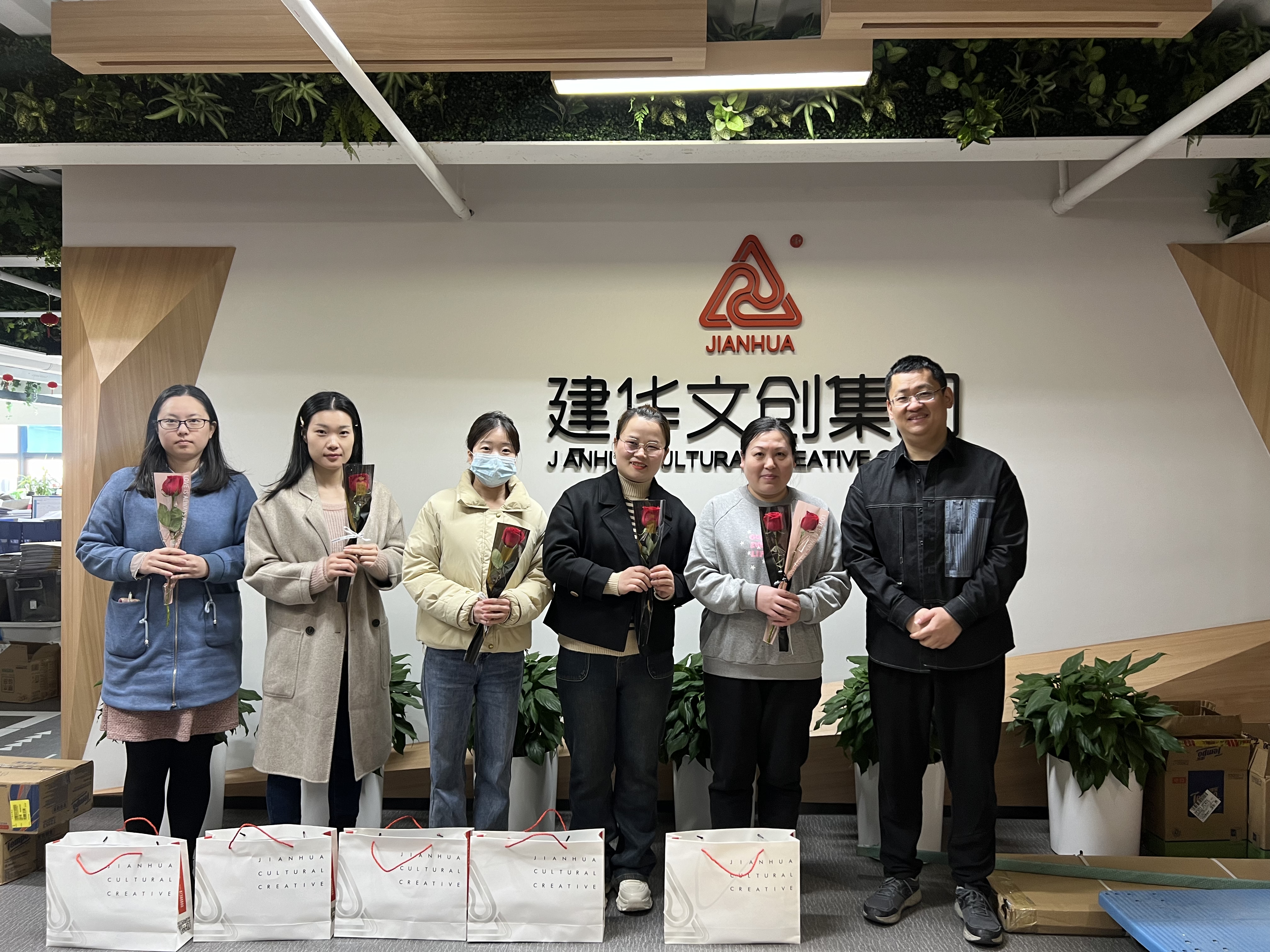 6686体育集团工会开展女神节慰问活动